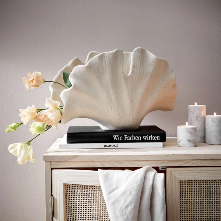 Dekoration Verkäufe -Dekoration Verkäufe butlers deko objekt blatt hohe 21cm ginkgo in creme 1 768x768 1